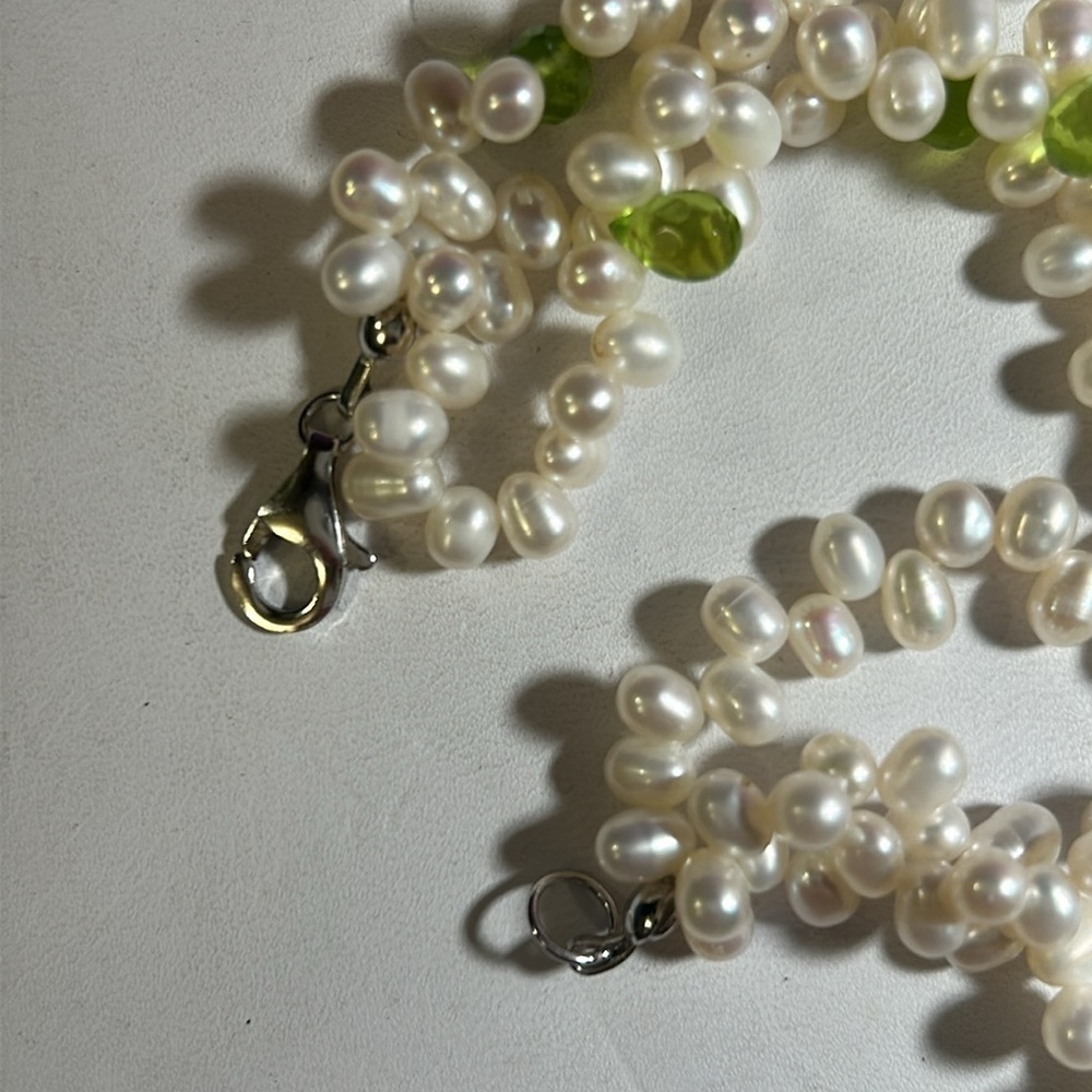 Pearl & Green Crystal Necklace (1) - Picture 4 of 5